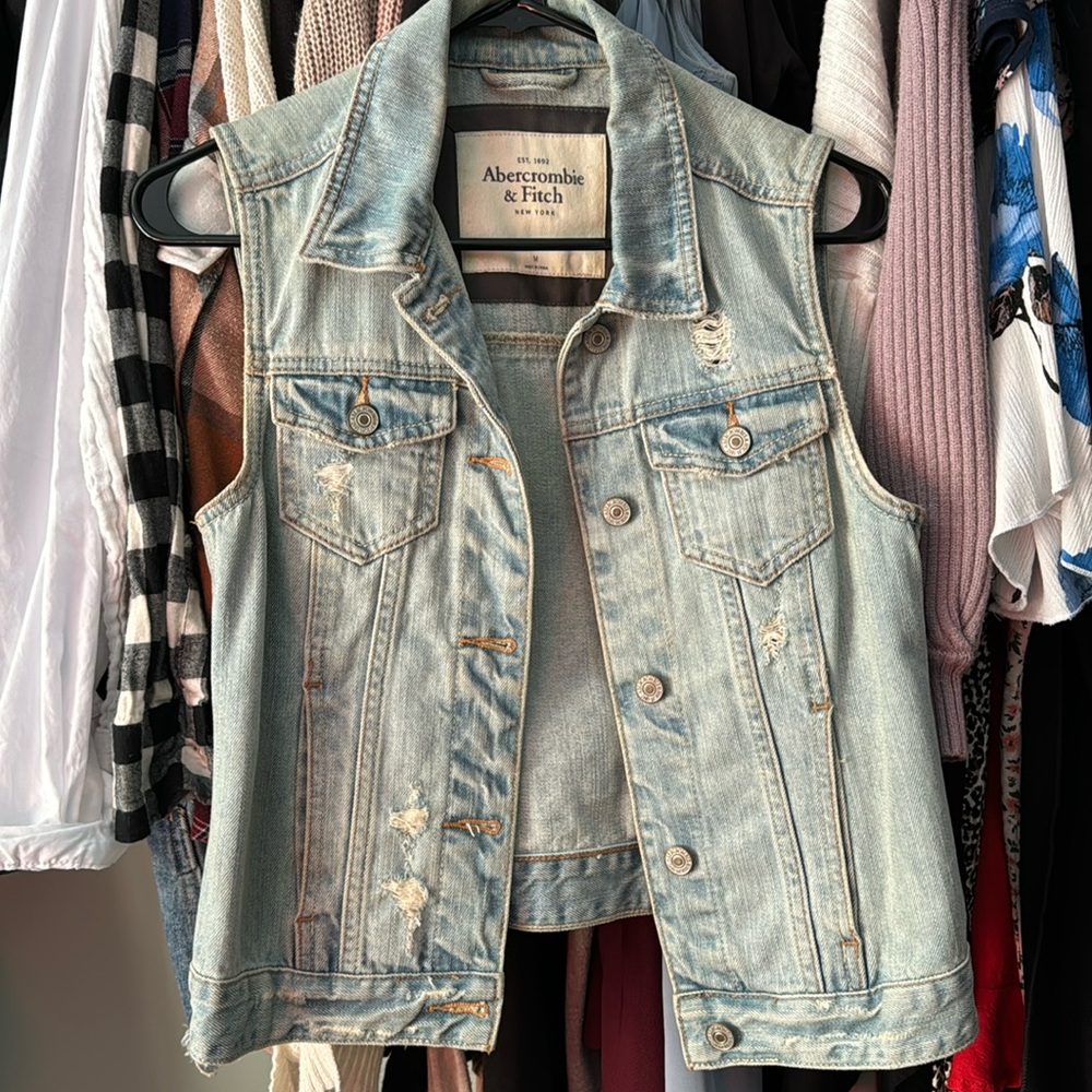 Distressed Abercrombie women’s Jean vest